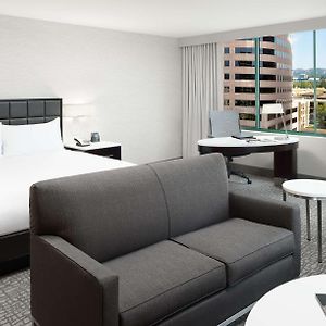 Corner King Room